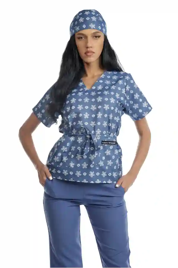 Costum medical dama, Laura Olteanu, bluza-pantalon-bandana, bleu cu alb