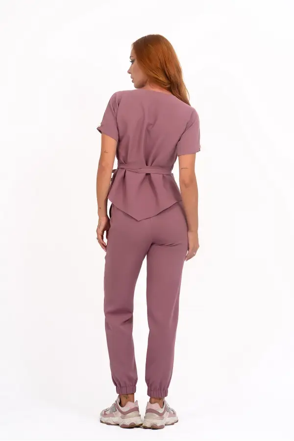Uniforma medicala dama, bluza petrecuta - pantaloni, roz inchis